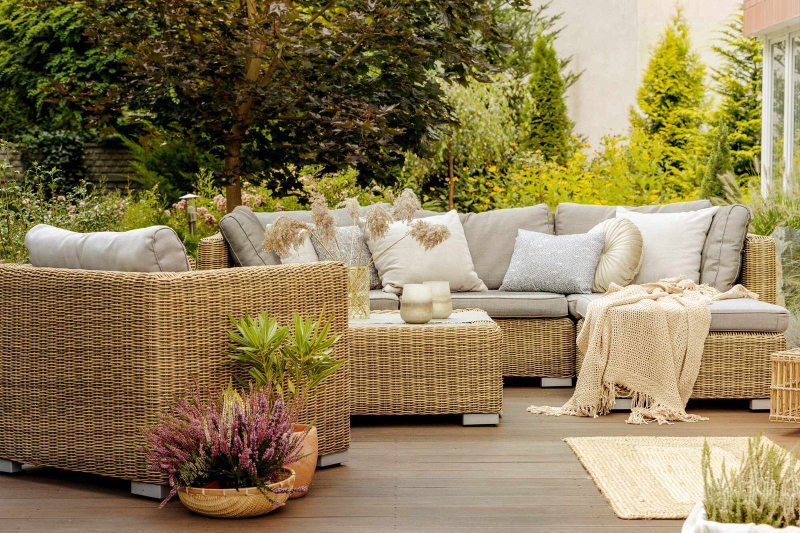 How to Choose the Best Furniture for Your Outdoor Terrace